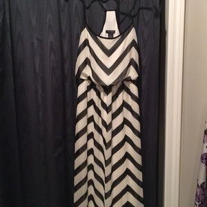 Stripped maxi black and white
